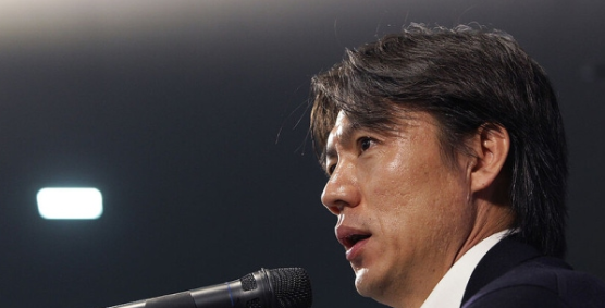 韩国队小组赛出局,主帅洪明甫今晚召开新闻发布会