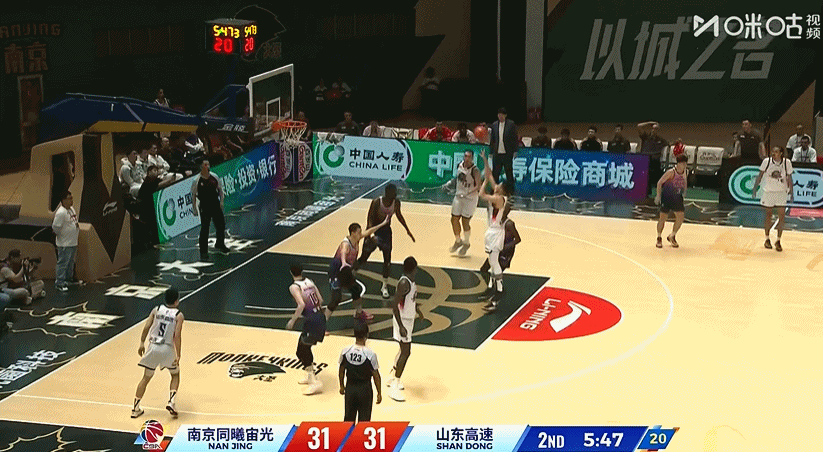 陈林坚急停跳投打进,山东一波9-0反超同曦