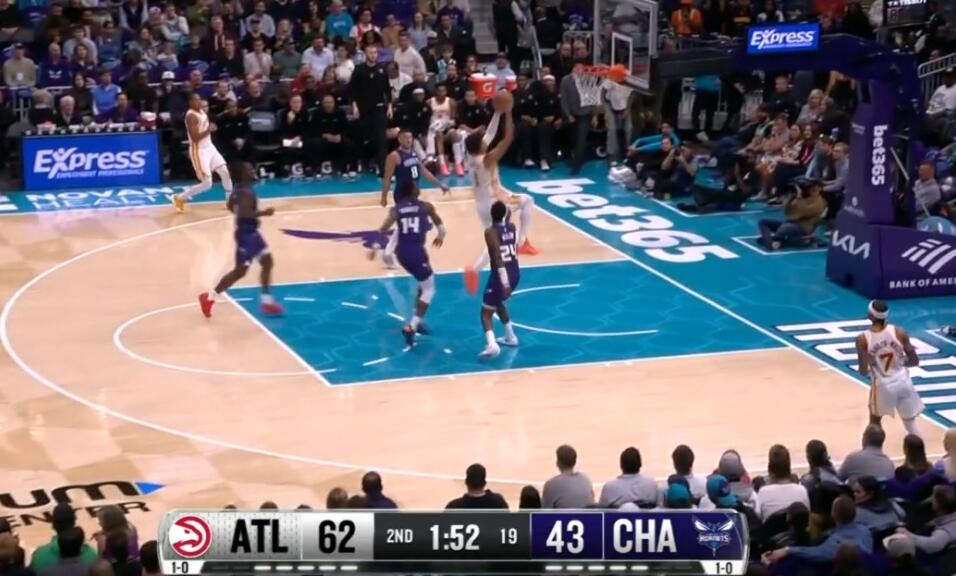 约翰逊连续暴扣率老鹰轰12-0，将领先优势扩大到25分