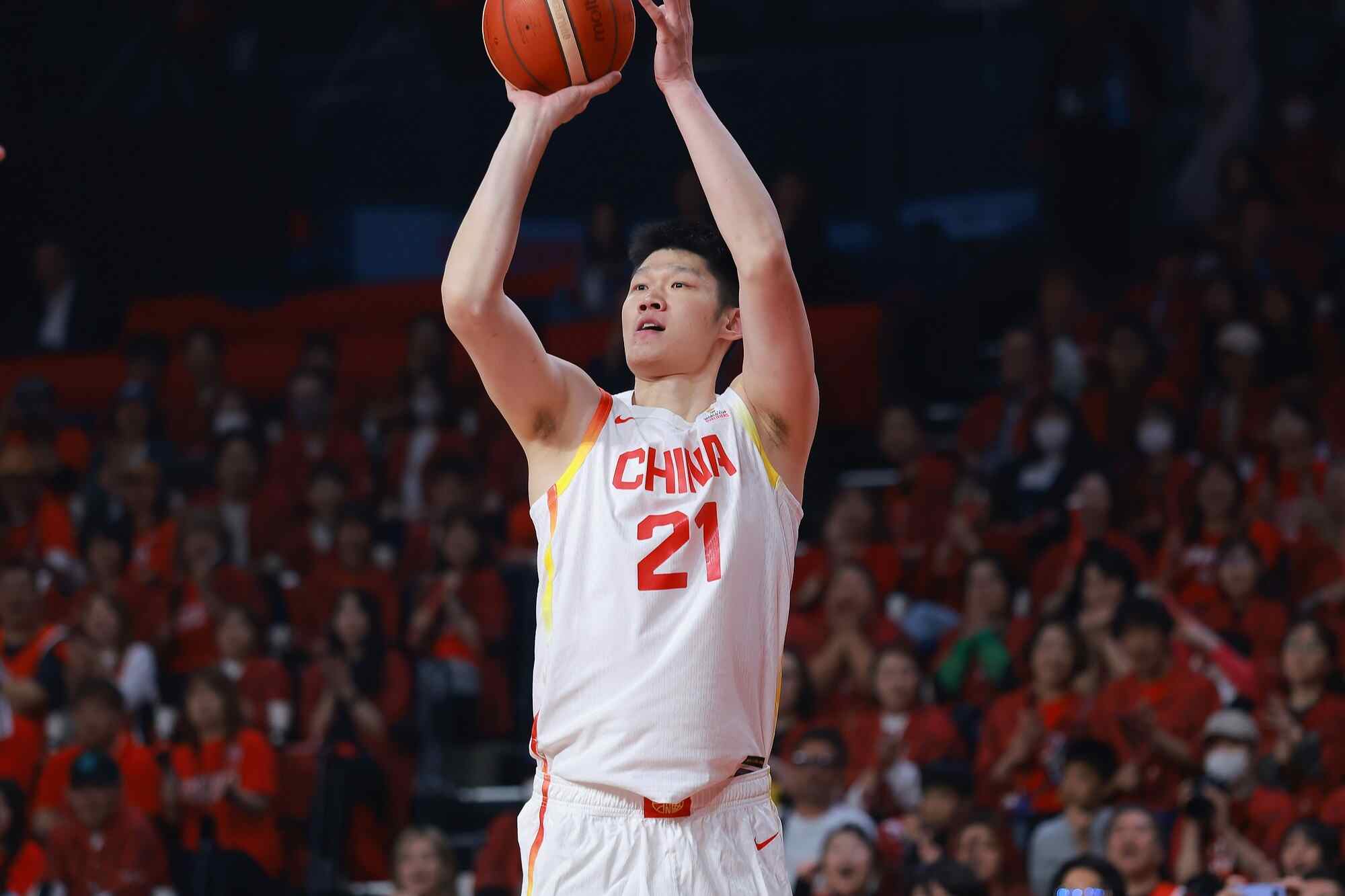 中国男篮vs日本前瞻：出线关键战不容有失，限制霍金森成关键