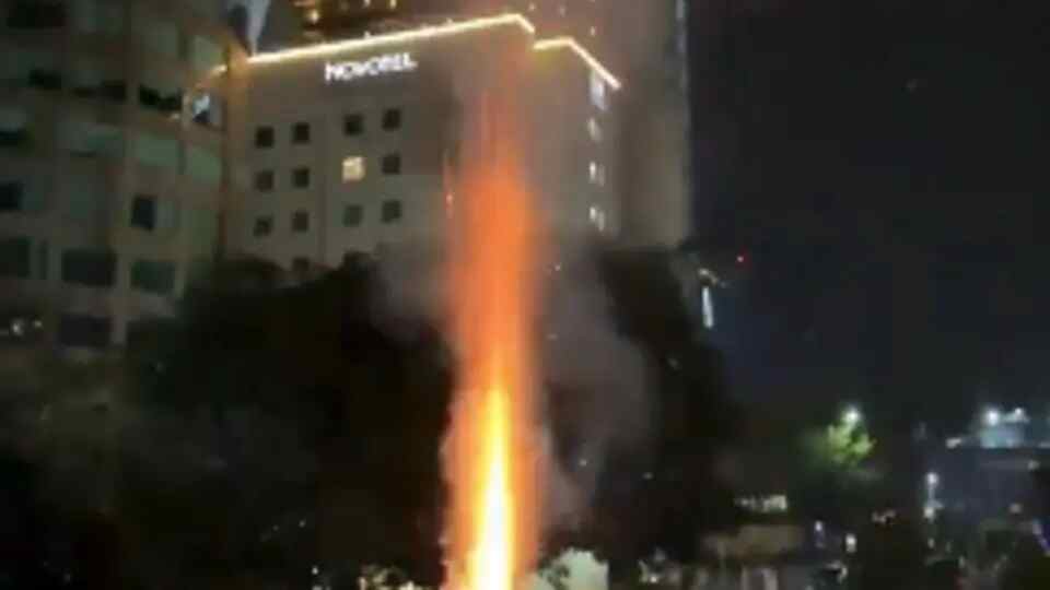 世杯英格兰下榻酒店遭球迷围堵骚乱