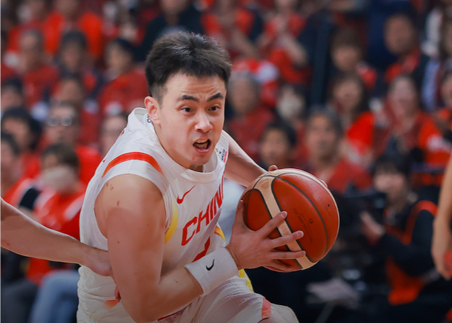 中国男篮本场后卫位正负值：高诗岩-22，廖三宁-16，赵继伟0