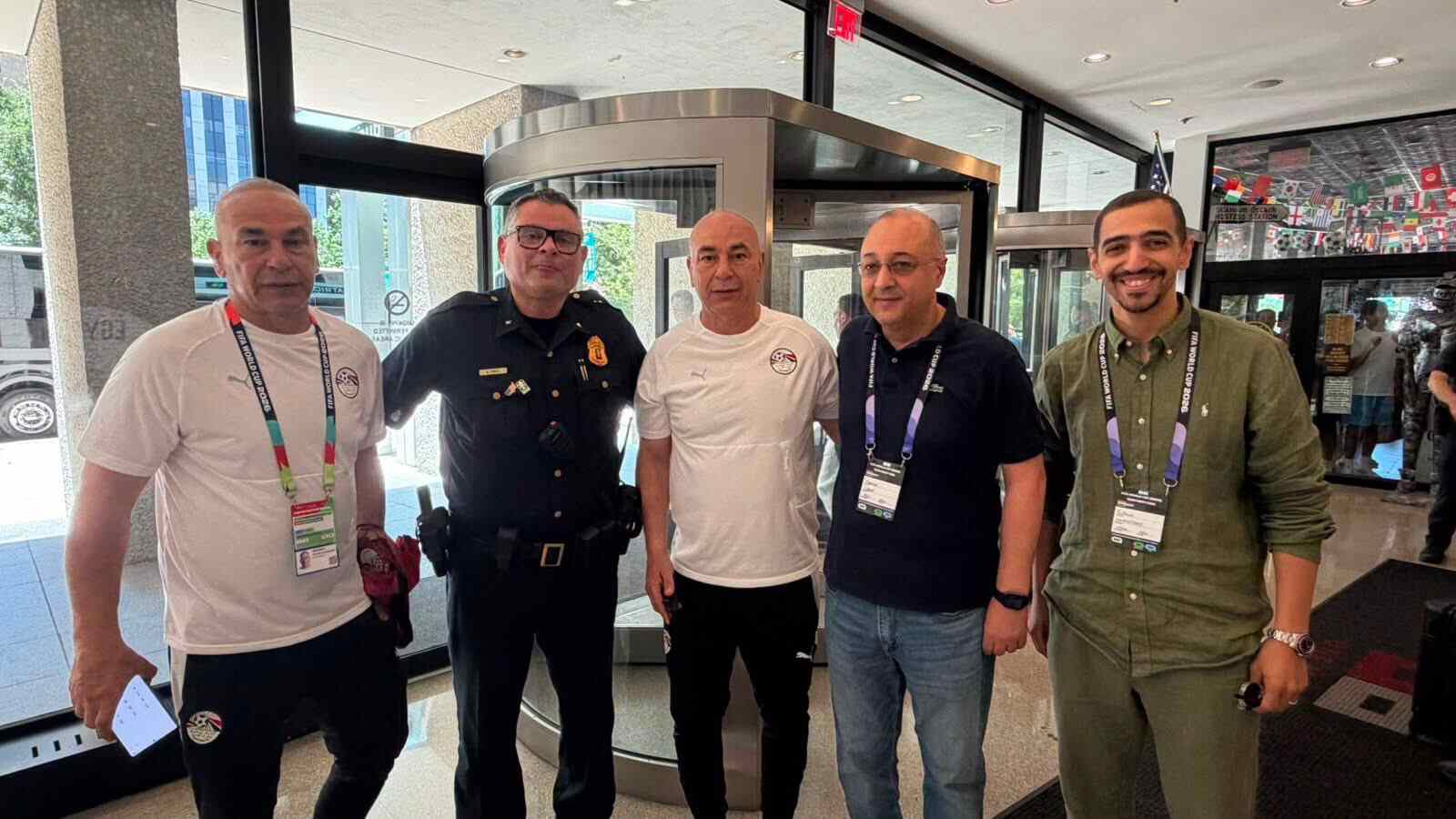 埃及队离达拉斯获警方赠礼，哈桑兄弟收安保徽章