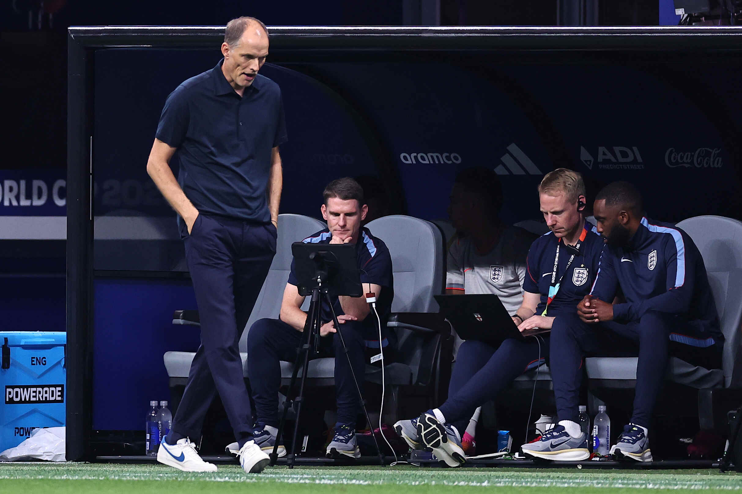 英格兰首节崩盘：西庞加闪电破门打破平衡