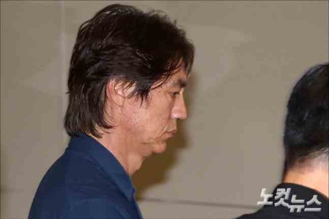 洪明甫避死威赴美 战术离场引关注