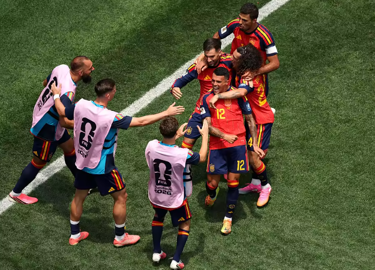 世杯1/16强：西班牙3-0轻取奥地利，欧洲双雄同日大胜