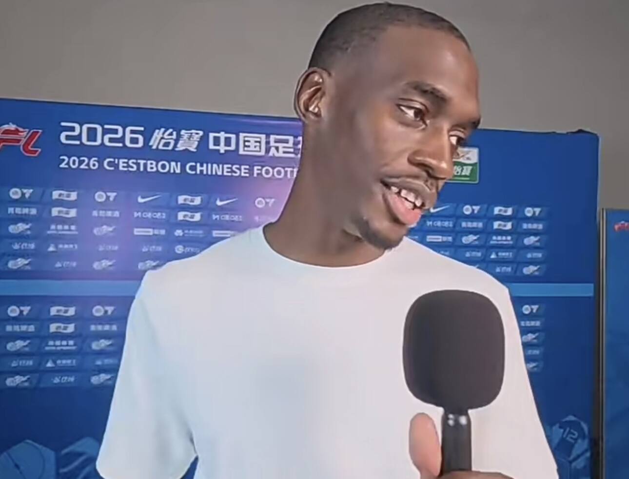 马马杜：来成都就是为了赢球，我们胜在全场保持耐心
