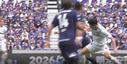 广岛三箭换人，川村拓梦伤退，川边骏登场